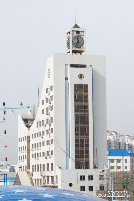 moderne architektur direkt am hafen