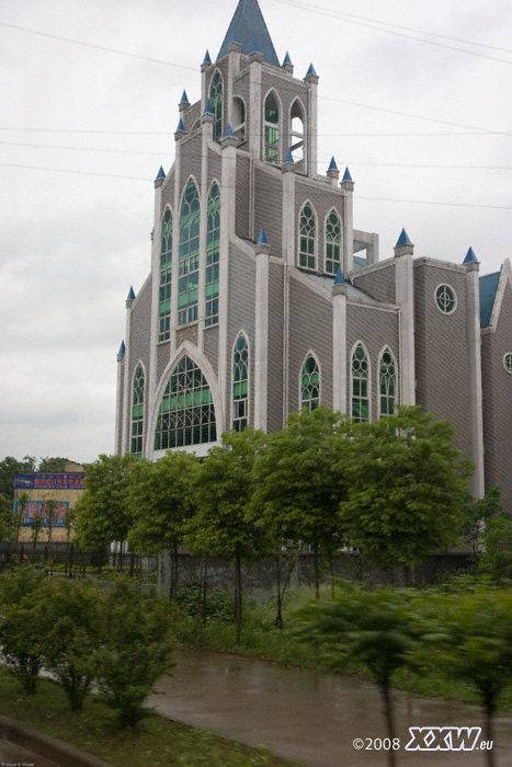 eine christliche kirche, viele ältere chinesen treten zum christentum über,