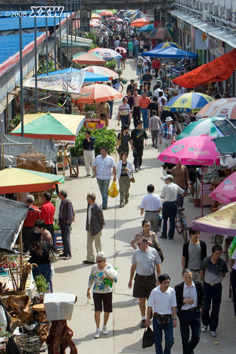 der markt am kai von oben