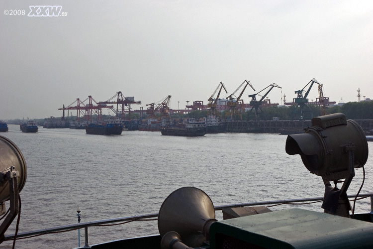 wuhan verfügt über den größten binnenhafen chinas