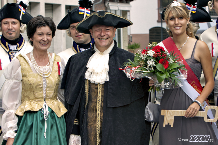 laura die erste mit ihrem stadthalter und dessen gattin