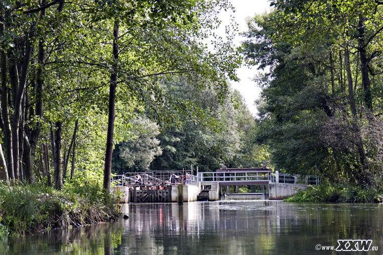 mit dem boot unterwegs 