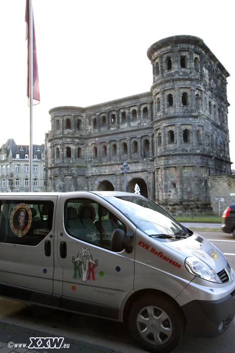 die hofkarosse vor der porta nigra