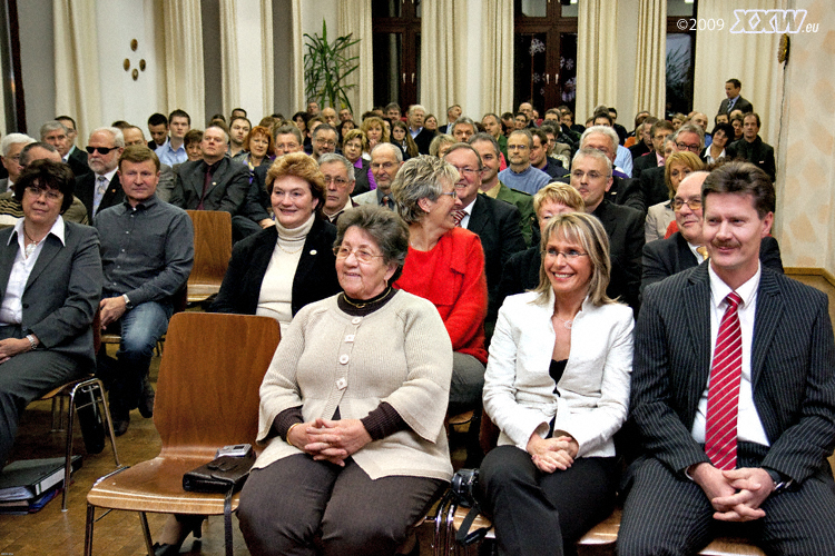 viele geladene gäste