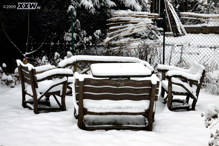 schnee im garten